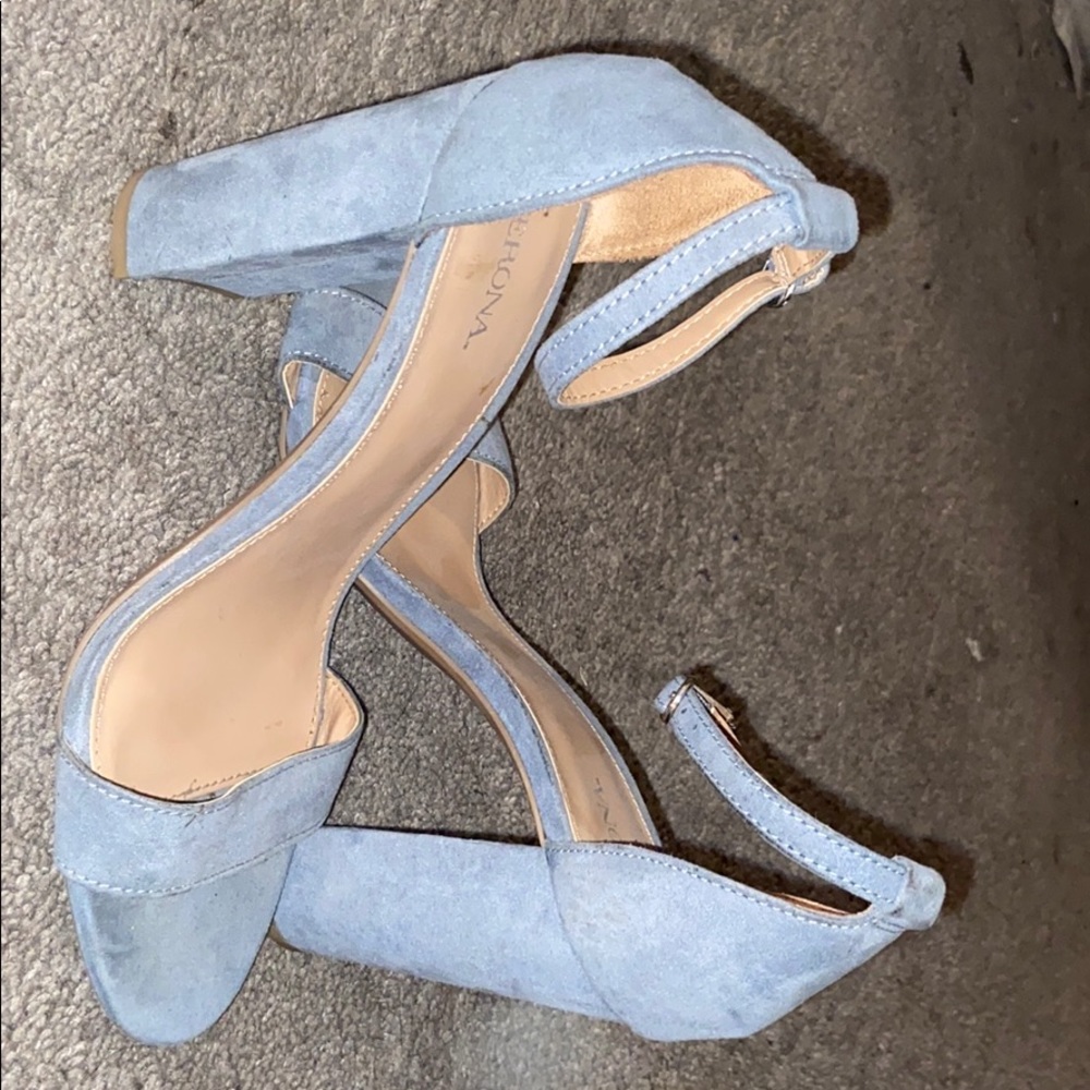 heels - Picture 3 of 5